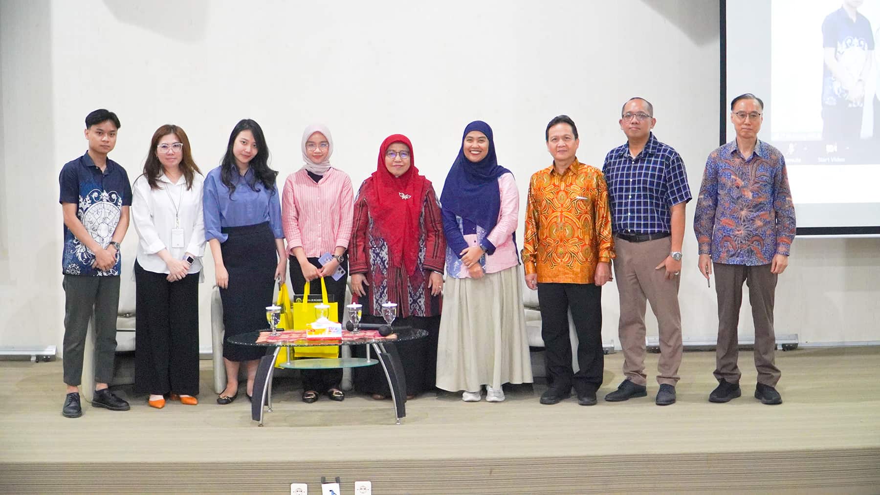 Seminar Work in Japan: Caregiver Lansia, Peluang Kerja sebagai Caregiver di Jepang